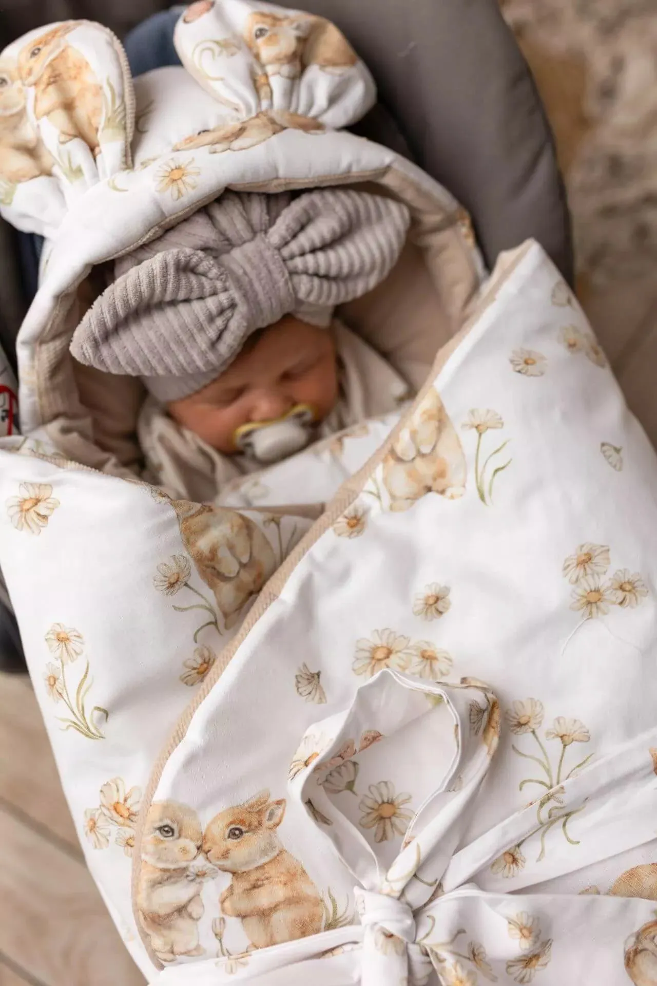 Car Seat Blanket - Velvet & Cotton - Bunnies in Daisies