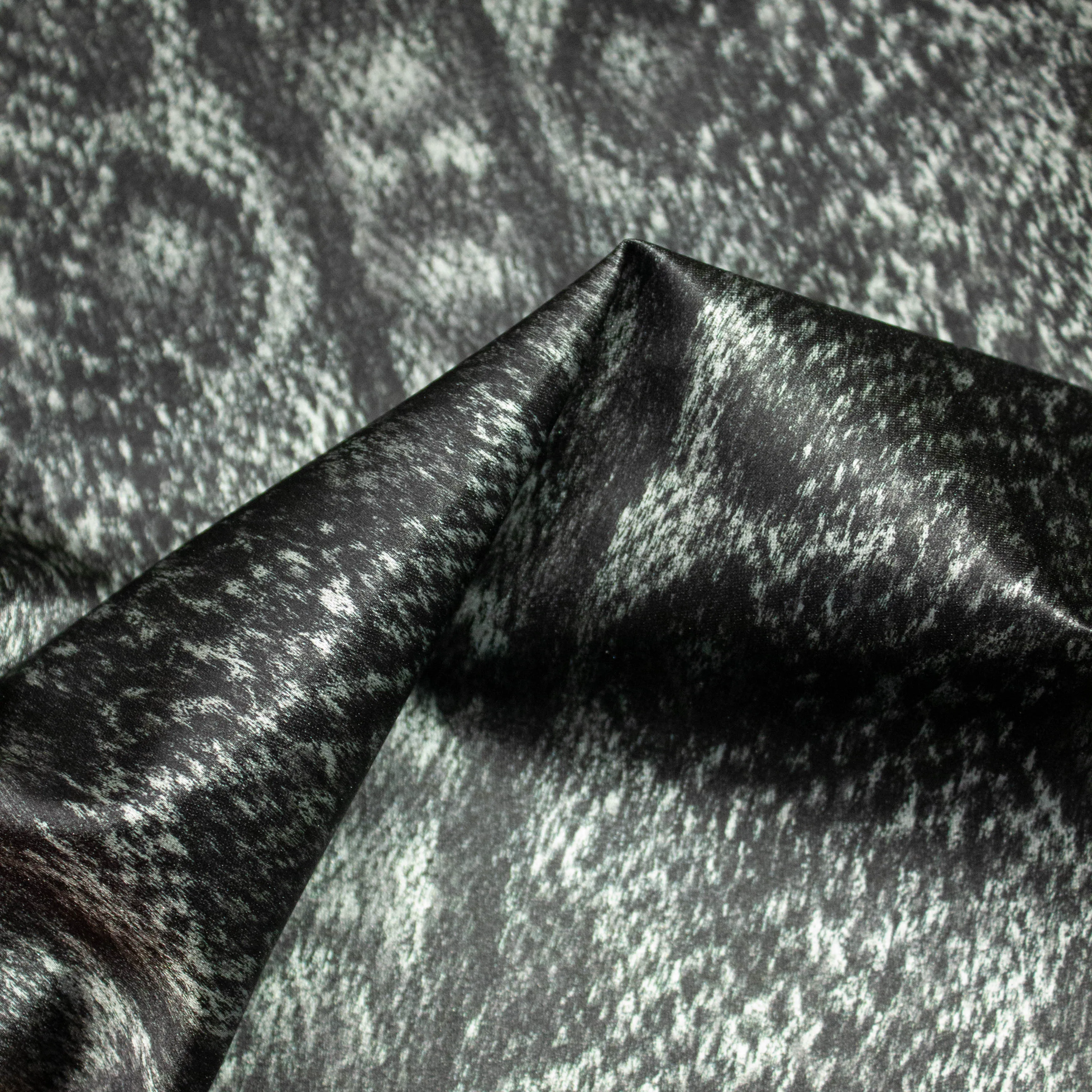 Taniyn Abstract Sturdy Silk