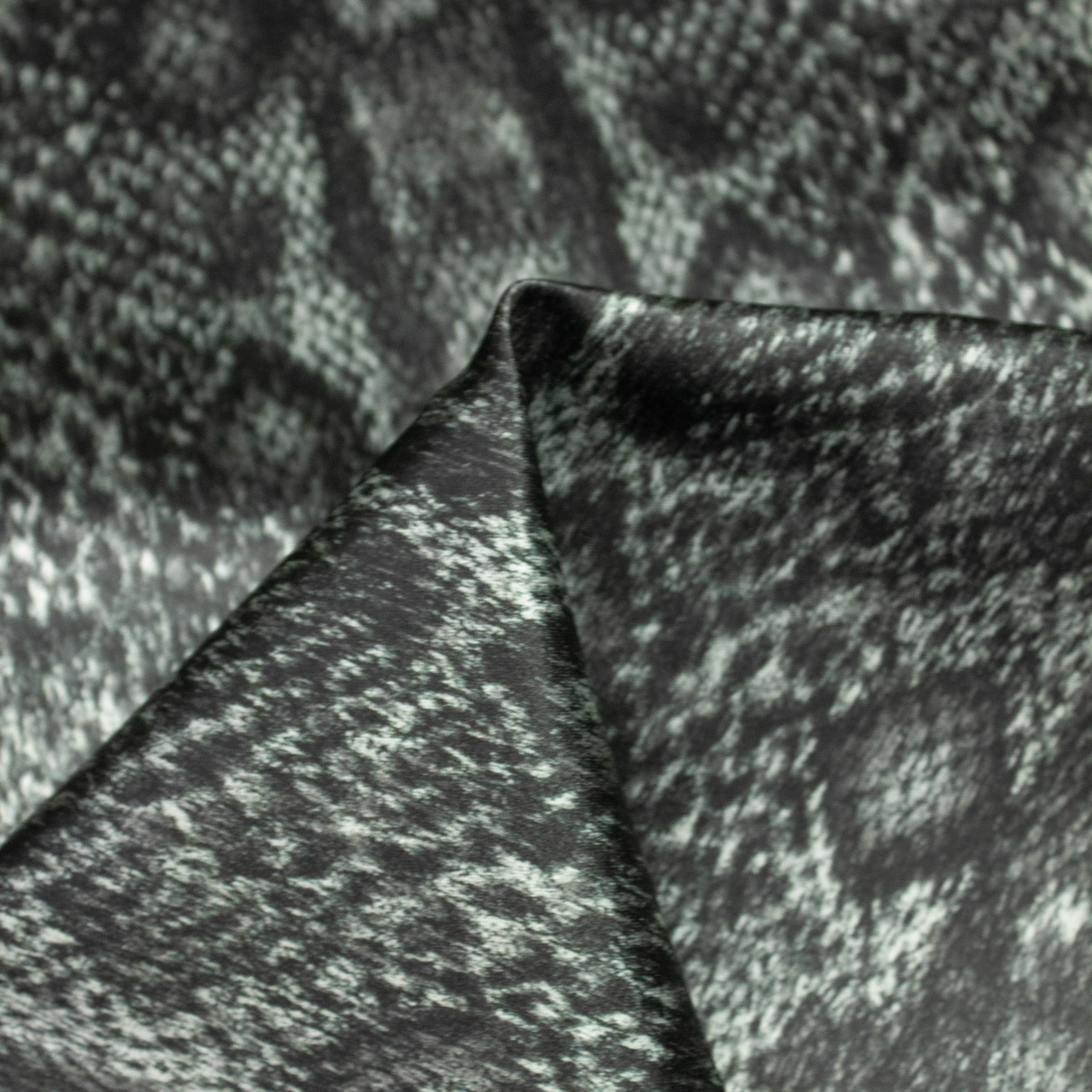 Taniyn Abstract Sturdy Silk