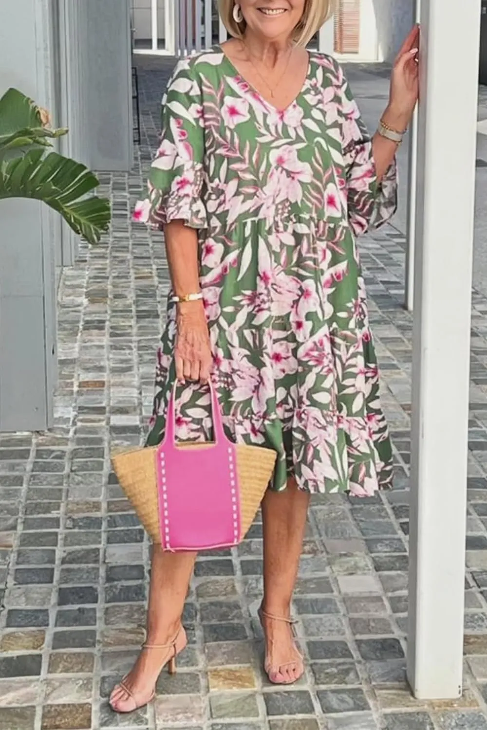 Women's Boho Floral Dresses V Neck Short Sleeve Tiered Flowy Plus Size Summer Vacation Knee Length Midi Dress
